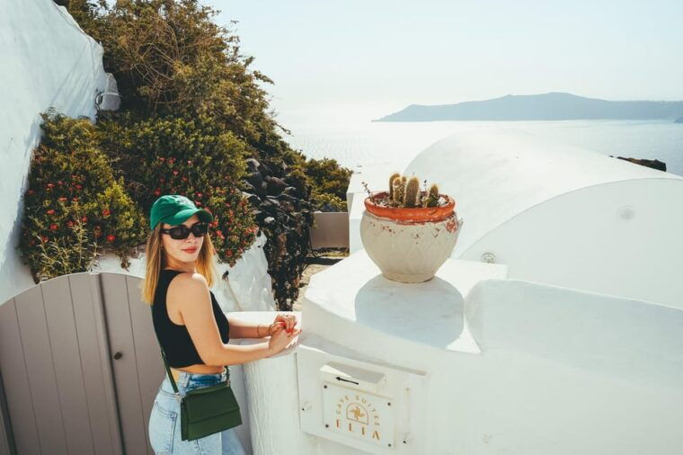 santorini-best-of-custom-tour-with-local-guide-pick-up