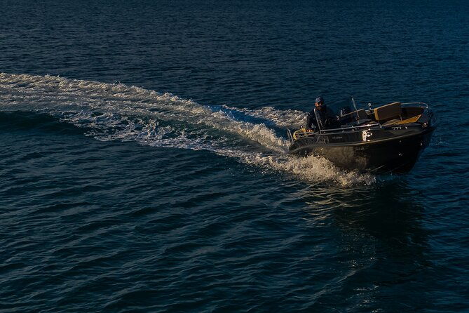 santorini-boat-rental-license-free-and-full-or-half-day-options