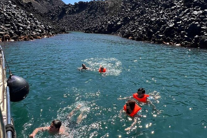 santorini-boat-tour-to-volcano-hot-springs-thirasia-island