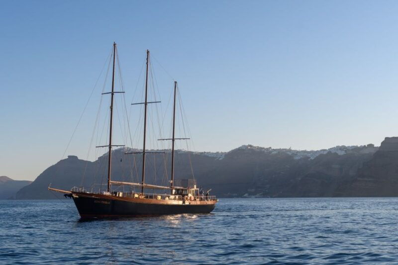 santorini-caldera-and-oia-with-king-thiras-boat