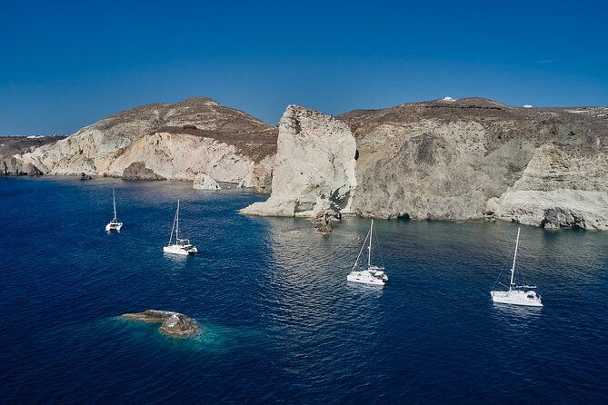 santorini-caldera-luxury-catamaran-cruise-with-meal-drinks