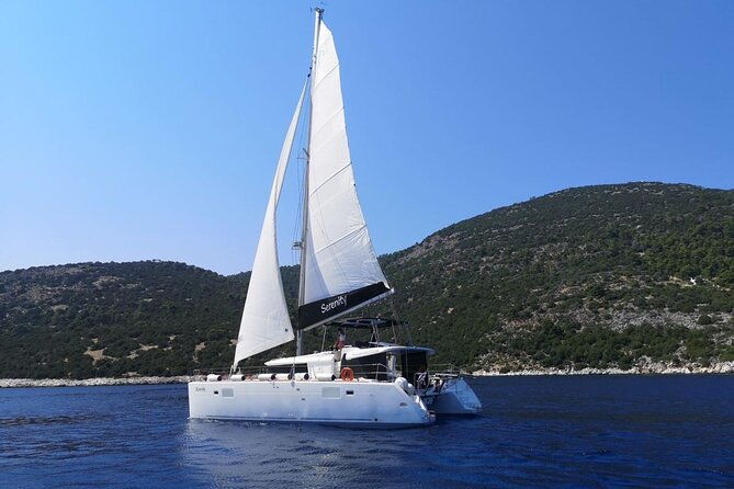 santorini-caldera-luxury-catamaran-cruise-with-meal-drinks