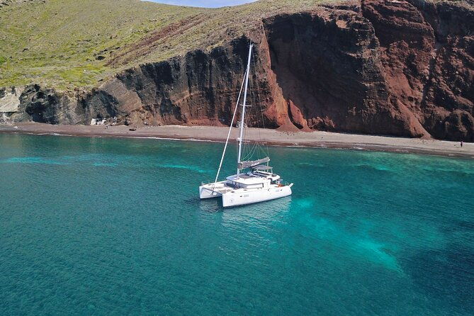 santorini-caldera-luxury-catamaran-cruise-with-meal-drinks