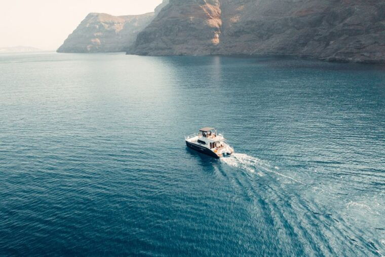 santorini-caldera-private-power-catamaran-cruise