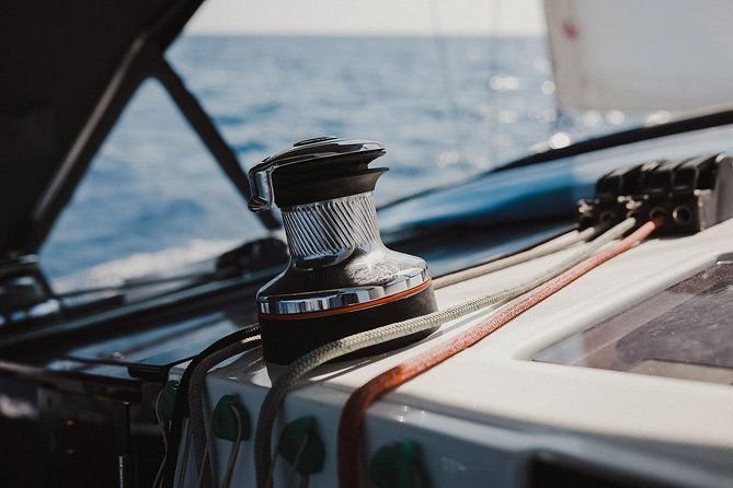 santorini-caldera-private-sailing-boat-cruise