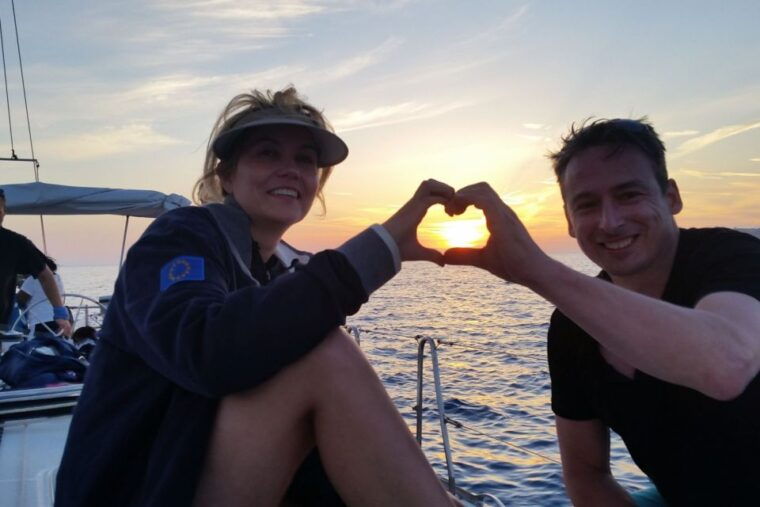 santorini-caldera-sunset-sailing-cruise-with-meal