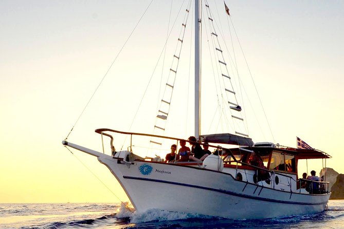 santorini-caldera-sunset-traditional-cruise-with-meal-and-drinks