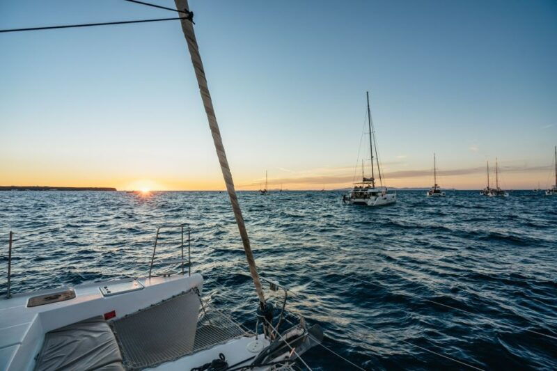 santorini-catamaran-caldera-cruise-with-meal-and-drinks
