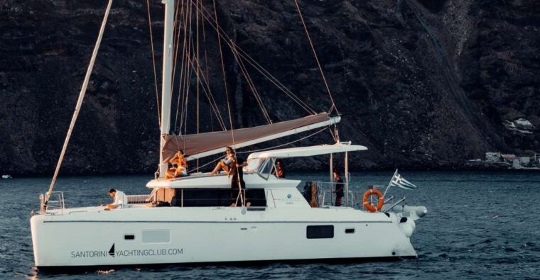 santorini-catamaran-caldera-cruise-with-meal-and-drinks