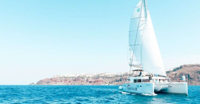 santorini-catamaran-tour-with-bbq-meal-and-unlimited-drinks