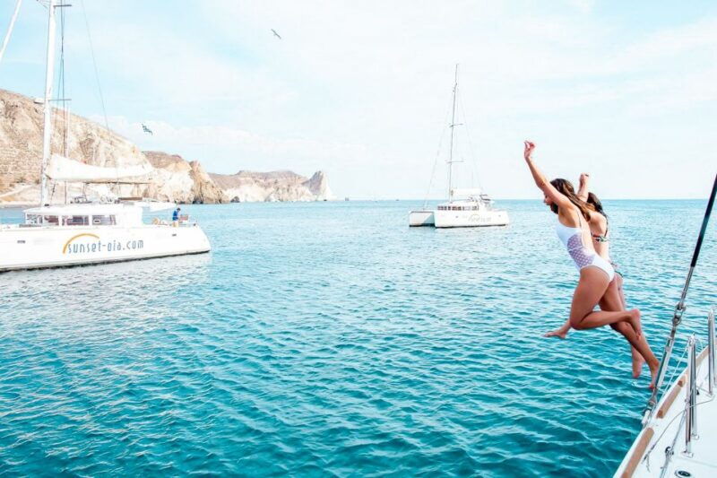 santorini-catamaran-tour-with-bbq-meal-and-unlimited-drinks