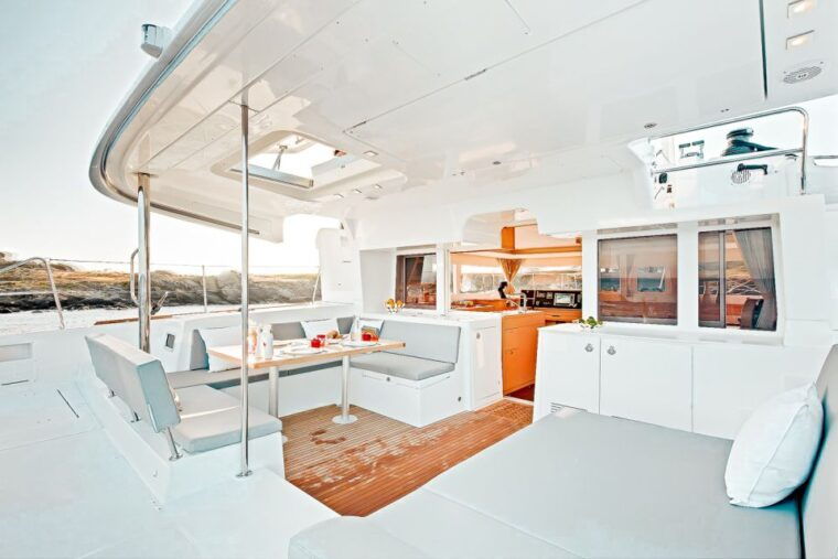 santorini-catamaran-tour-with-bbq-meal-and-unlimited-drinks