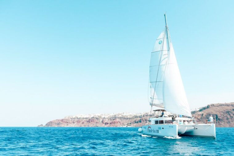 santorini-catamaran-tour-with-bbq-meal-and-unlimited-drinks