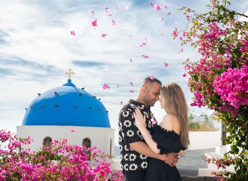 Santorini Couple Photoshooting - Who Will Love This Photoshoot?