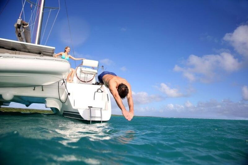 santorini-dream-catcher-5-hour-sailing-trip-in-the-caldera