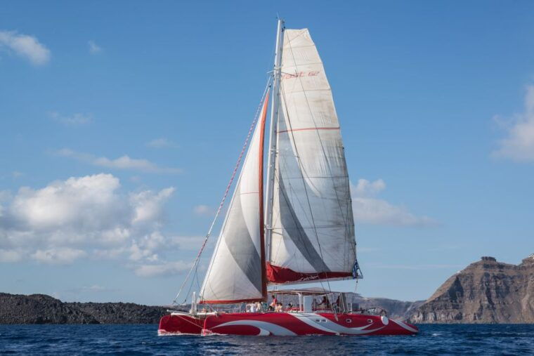 santorini-dream-catcher-5-hour-sailing-trip-in-the-caldera