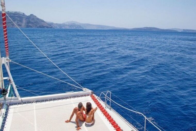 santorini-dream-catcher-5-hour-sailing-trip-in-the-caldera