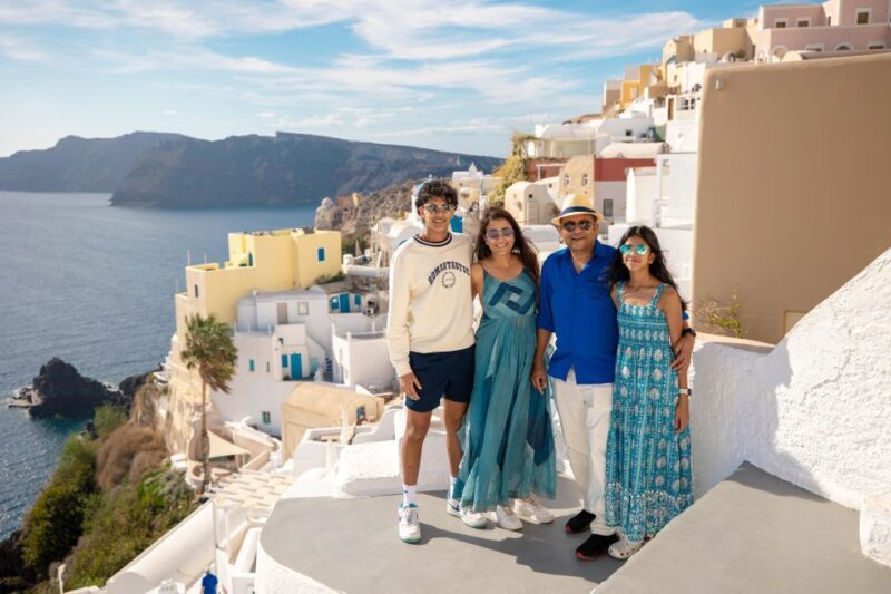 Santorini Family Photoshoot (Oia Village) - What’s Included and What’s Not?