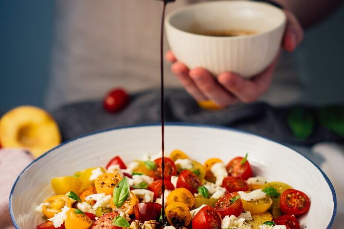 santorini-gastronomy-experience-wine-tasting