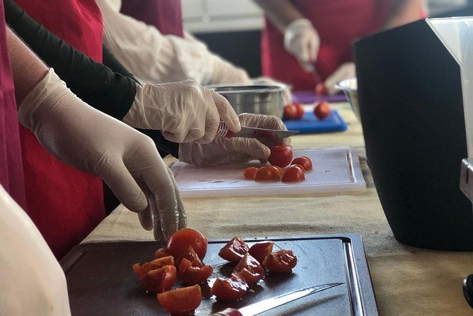 santorini-gastronomy-experience-wine-tasting