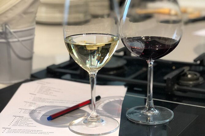 santorini-gastronomy-experience-wine-tasting