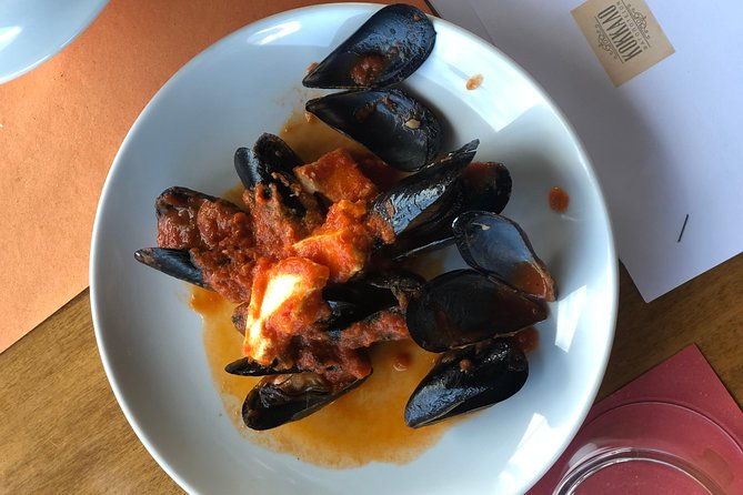 santorini-gastronomy-experience-wine-tasting