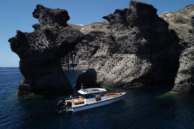 santorini-half-day-motorcruiser-private-cruise-incl-mealdrinks-free-transport-2