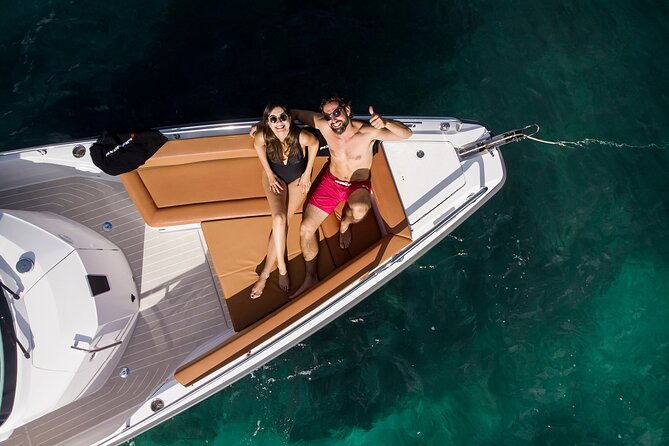 santorini-half-day-motorcruiser-private-cruise-incl-mealdrinks-free-transport-2