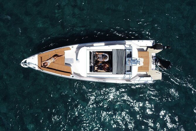 santorini-half-day-motorcruiser-private-cruise-incl-mealdrinks-free-transport-2