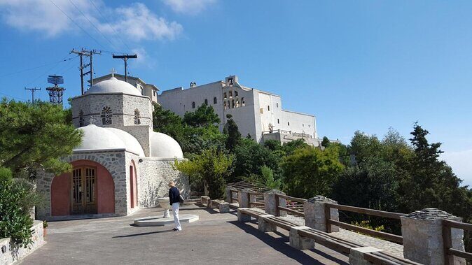 Santorini Highlights: 5-Hour Private Tour with Wine-Tasting - Key Points  