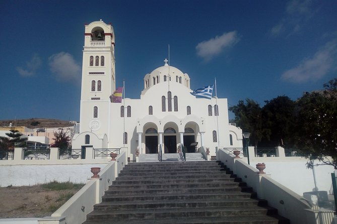 santorini-highlights-and-venetian-castles-small-group-day-tour