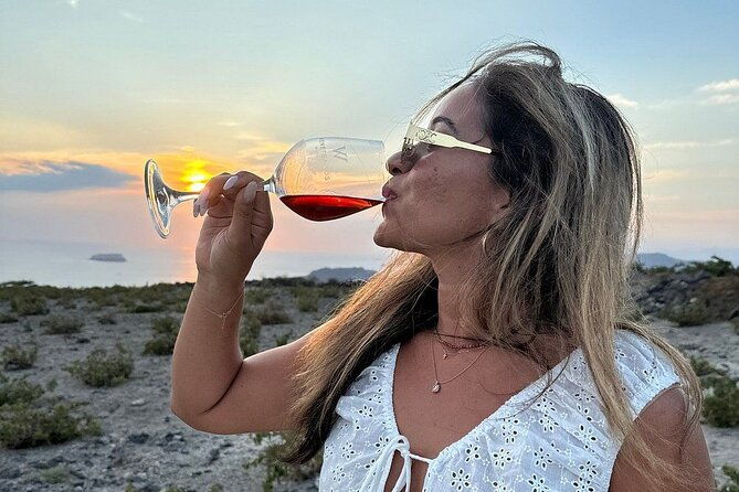 santorini-honey-moon-romantic-private-sunset-wine-tour