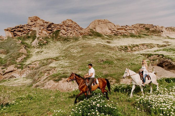 santorini-horse-riding-to-the-black-sandy-beach-eros-beach