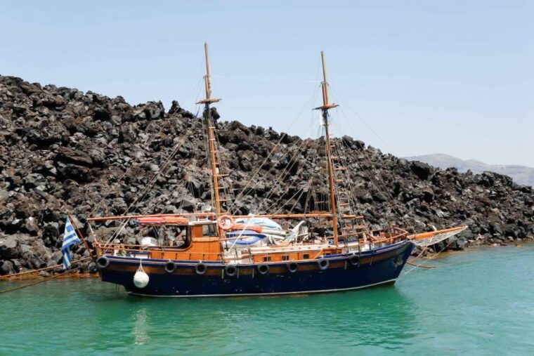 santorini-island-bus-tour-and-caldera-sunset-cruise