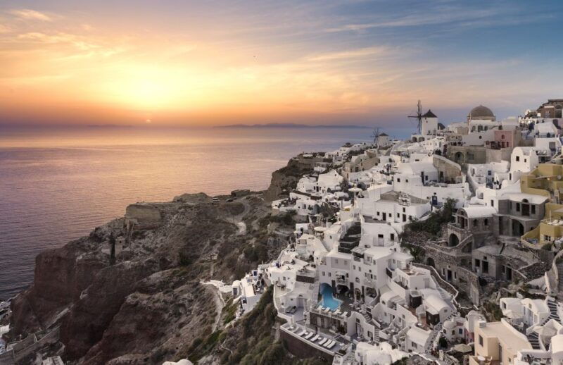 santorini-island-highlights-guided-day-trip-with-oia-sunset