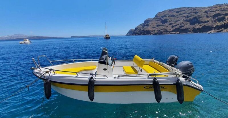 Santorini: license free boat in Santorini - Pricing & Value