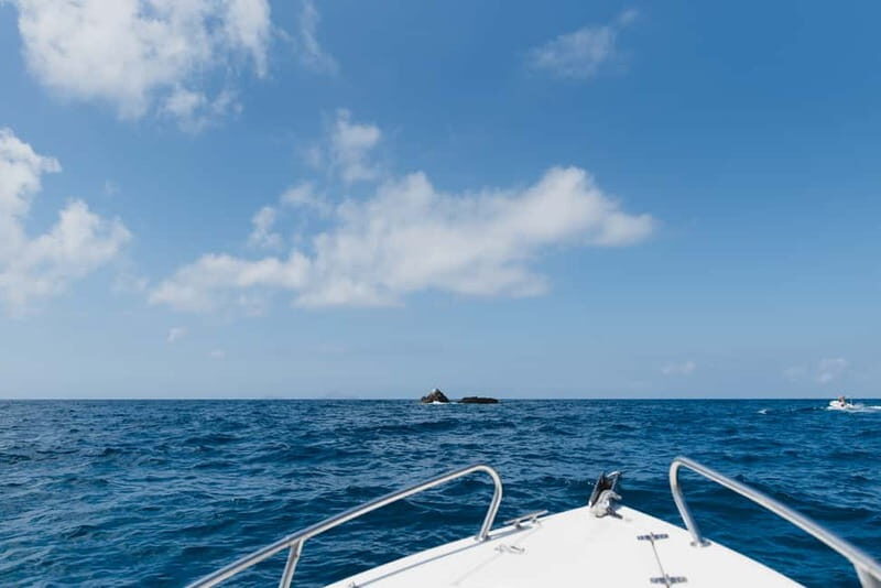 Santorini: License-Free Boat Rental with Ice, Water, & Fruit - The Sum Up
