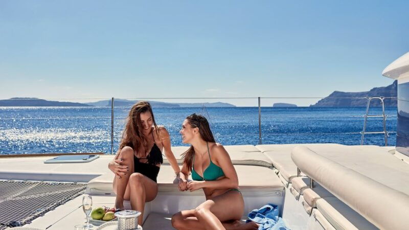 santorini-luxurious-catamaran-cruise-with-meal-open-bar