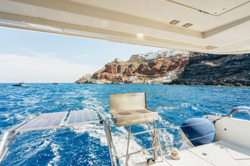 santorini-luxury-catamaran-day-trip-with-meal-and-open-bar