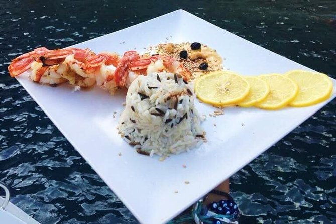 santorini-luxury-catamaran-sunset-cruise-with-bbq-drink-and-transfer