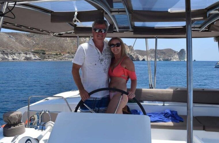 santorini-luxury-morning-cruise-from-oia-town