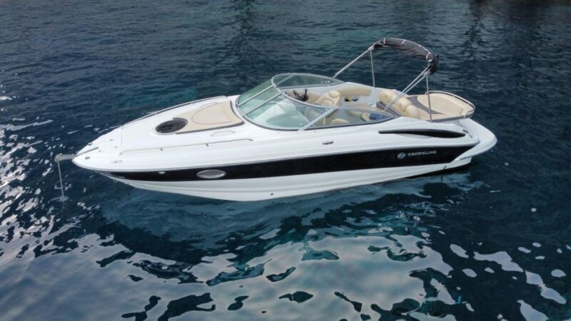 Santorini: Luxury private boat with food and drinks - Key Points