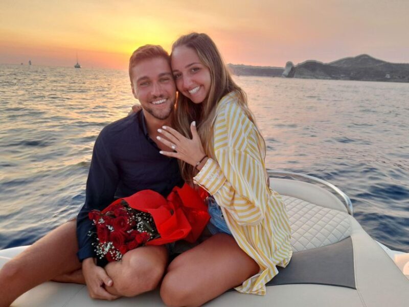 Santorini: Luxury private boat with food and drinks - Snorkeling and Water Activities