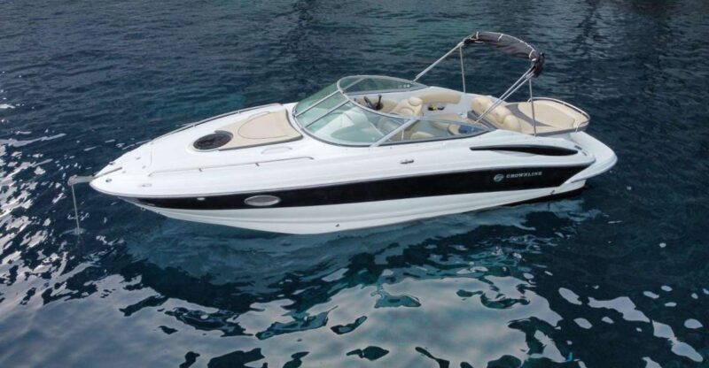 Santorini: Luxury private speedboat with food and drinks - Exploring the Santorini Private Speedboat Tour