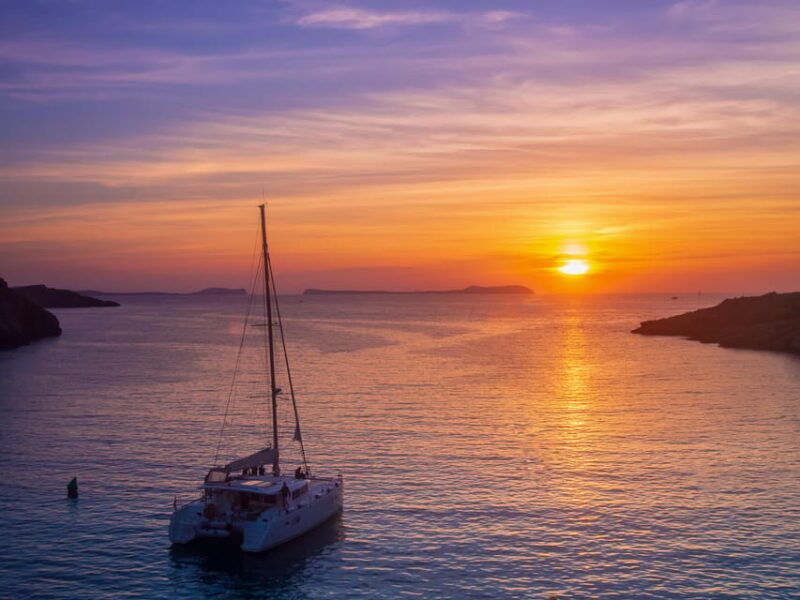 santorini-luxury-sunset-cruise-with-dinner-bbq-and-drinks