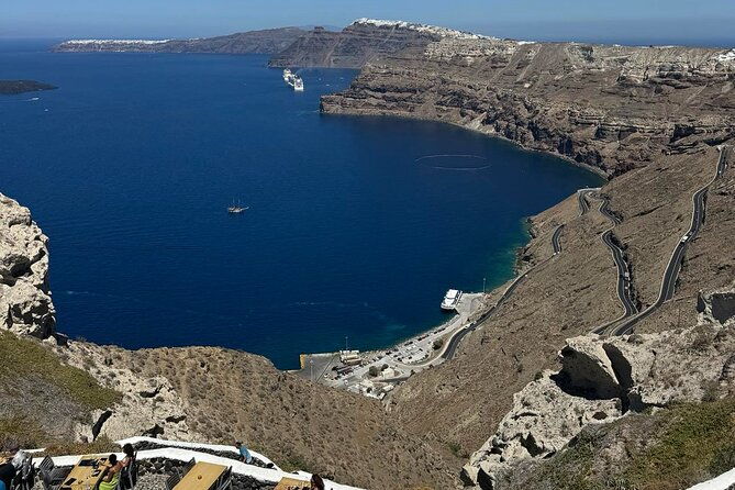 santorini-mini-wine-tasting-tour-at-2-wineries