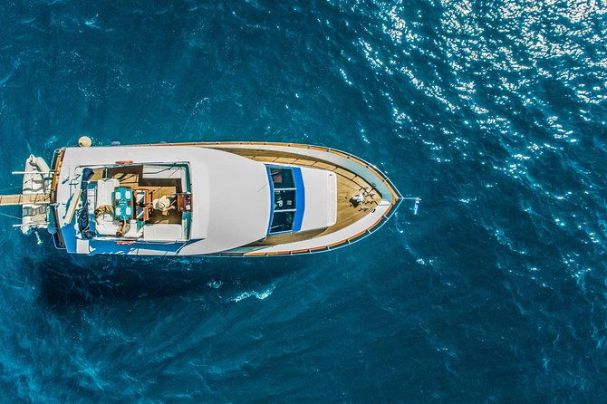 santorini-motor-yacht-sunset-cruise-with-5-course-dinner