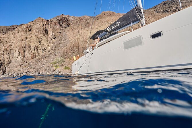 santorini-oia-caldera-luxury-day-cruise-with-bbq-drinks-2