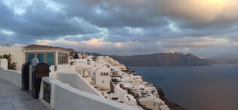 santorini-oia-cultural-highlights-sunset-walking-tour