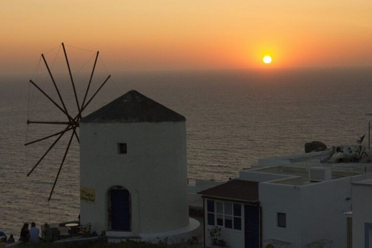 santorini-oia-cultural-highlights-sunset-walking-tour